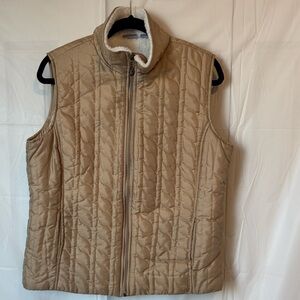 Laura Scott Large Women’s quilted vest with a full zip and a cream/tan color.